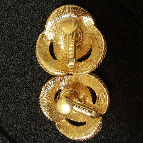 Napier Gold Tone Large Knot Clip-On Earrings VTG - Picture 10 of 16